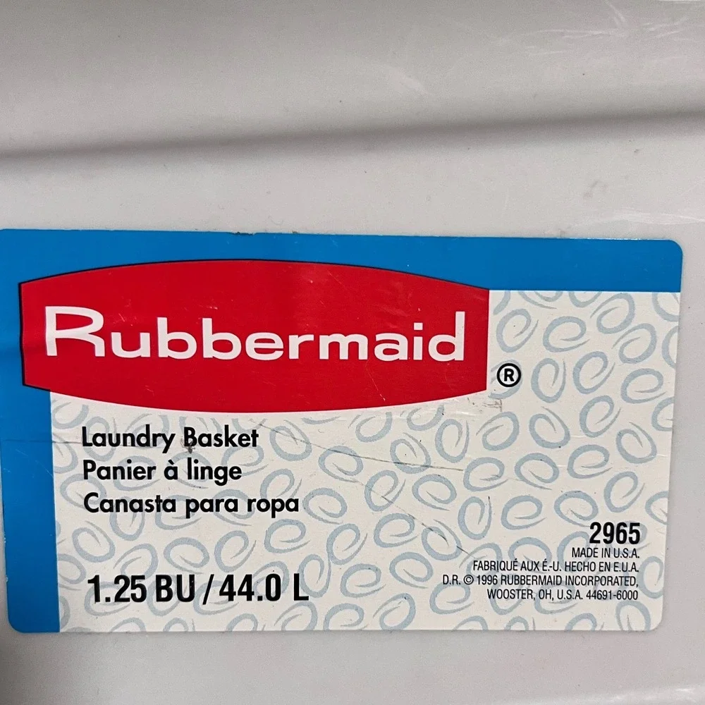 Rubbermaid White Plastic Laundry Basket 1.25 Bushel 44L Rectangular 2965